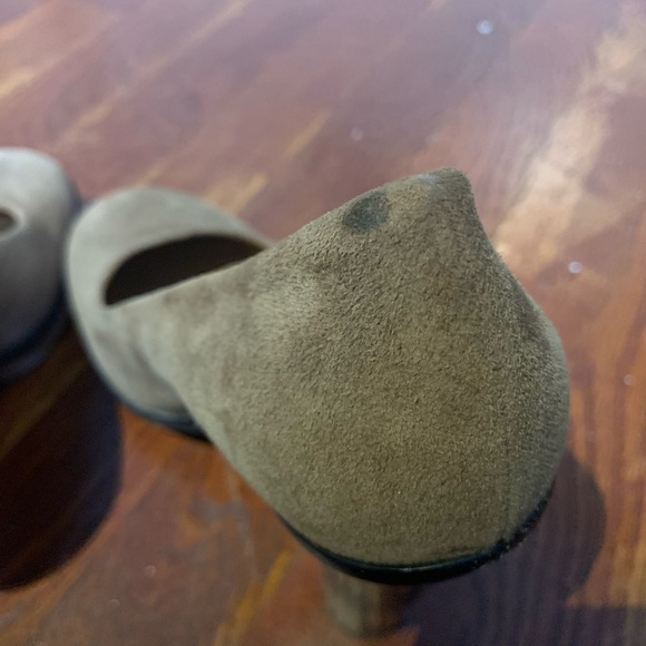 Authentic Fendi Suede Platform Pumps - Picture 8 of 8